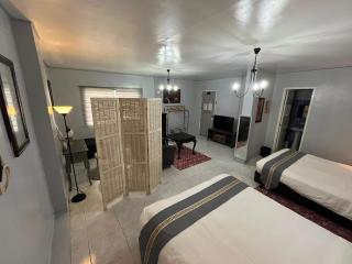 Sunbloom Beachfront Hotel and Restaurant Zambales - 8