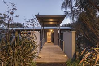 Skenes Beach House Stunning Ocean Views Amongst A Natural Bush Setting - 7