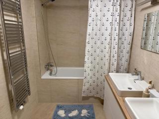 Prague 8 1-Bed Apt Sleeps 2 w Parking near Metro - 7