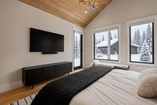 Luxury Lodge Ski-InSki-Out Hot Tub Sleeps 12 - 5