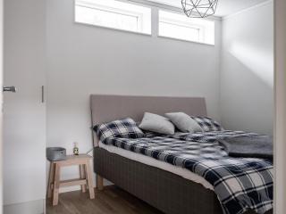Modern 2BR Flat for 6 with Patio - 7