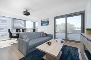 Spacious Apartment with a Balcony and a Remote Work Space by Noclegi Renters - 0