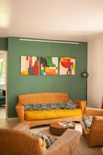 La Maison de la Colline, 4 bedrooms, sleeps 4 to 9 people - 0