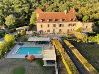 La Maison de la Colline, 4 bedrooms, sleeps 4 to 9 people - 6