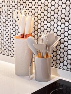 Title Serenity 3-Bedroom Suite with Balcony by TVC SRB5708 - 2