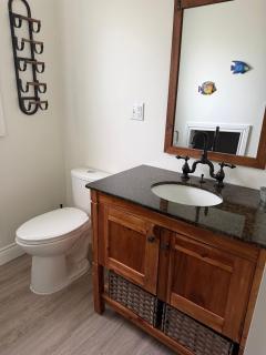 Serene 2-Bedroom Apartment with Private Entrance and Pool Access - 2