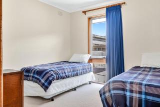 SeaEsta Room for all the Family - BYO Linen - 9