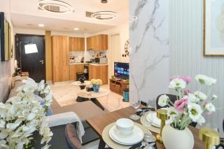 Maryah Vista 1BR - Chic Canal View Escape - 9