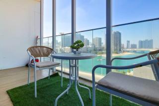 Maryah Vista 1BR - Chic Canal View Escape - 8