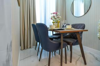 Maryah Vista 1BR - Chic Canal View Escape - 4