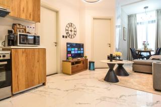 Maryah Vista 1BR - Chic Canal View Escape - 3