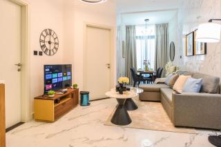 Maryah Vista 1BR - Chic Canal View Escape - 1