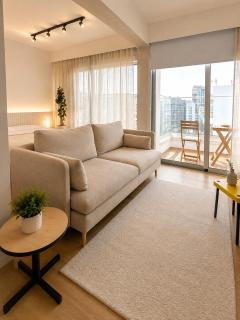 Zeus Downtown Hub with Panoramic View - 8