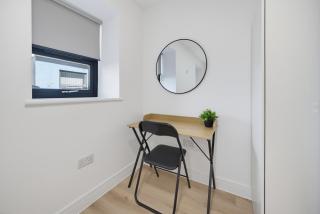 City Escape 2BR with Terrace & Private Driveway- Ground Floor- Easy City Centre Access - Family Welcome - 4