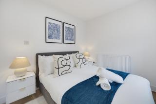 City Escape 2BR with Terrace & Private Driveway- Ground Floor- Easy City Centre Access - Family Welcome - 9