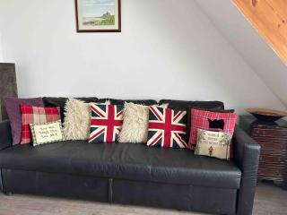 Cosy 2 bedroomed house sleeps up to 6 - 1