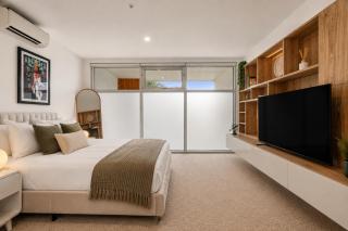 Luxurious 3BR 3-Storey Townhouse in Hawthorn with 2 Car Parks - 6
