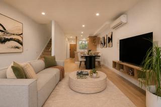 Luxurious 3BR 3-Storey Townhouse in Hawthorn with 2 Car Parks - 8