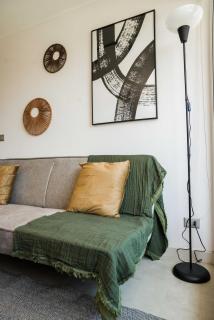 Cozy 2BR Escape for Three in Vibrant Nunoa - 2