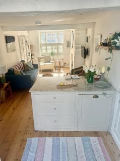 Stylish townhouse-3 bed, sleeps 5 - pretty garden - 2