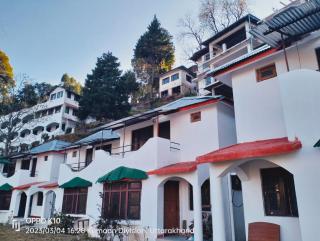 Roop Kumaon Resort free Parking - 7