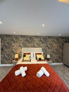 Detached 6 bedroom home in Surrey Hills Peaslake - 3