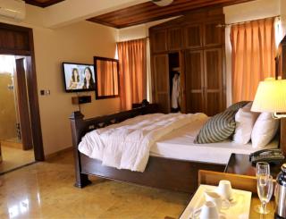 The Village Courtyard Hotel - 9