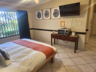 Honeymoon Suite - 8