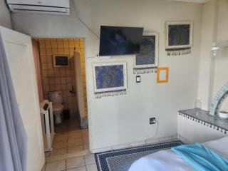 Honeymoon Suite - 3
