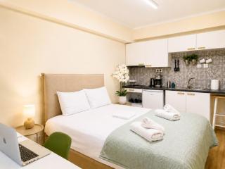 Cozy Plaka City Centre suite - 3