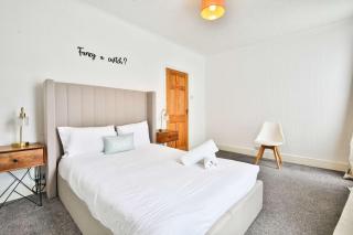 TV Legend Uncle Bryn's House Barry Sleeps 6 - 4