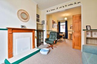 TV Legend Uncle Bryn's House Barry Sleeps 6 - 0