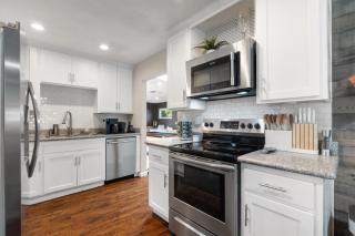 City of Trees House with Hot Tub & Game Room - 2