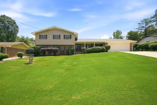 Private Pool, Patio! Spacious Home in Decatur - 8