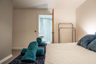 Modern 2-Bed, 2-Bath with Leeds City Views - 6
