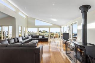 Seaview on Seaview Exceptional and Spacious With Sensational Views - BYO Linen - 6