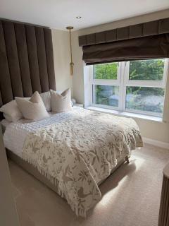 Modern 2 Bed Flat close to Train Station and Hydro - 9