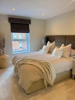 Modern 2 Bed Flat close to Train Station and Hydro - 3