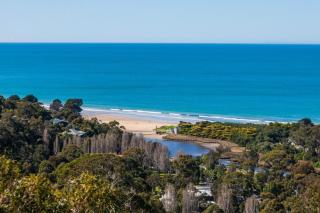 Seamist elevated with an amazing outlook - BYO Linen - Lorne - 1