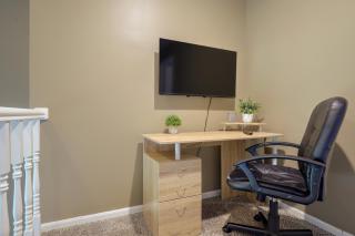 Walkable Overland Park Townhome w/ Patio - 7