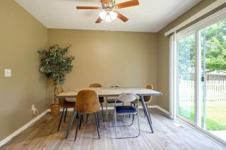 Walkable Overland Park Townhome w/ Patio - 3
