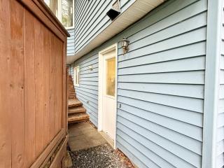 2-bedroom basement in Bedford - 7
