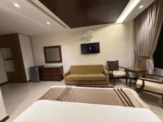 RockCliff Resort 1BR Presidential Suite at Kashmir Point - 5 min to GPO - 4