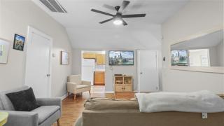 Apt with heated garage Libertyville Near Naval Base - 8
