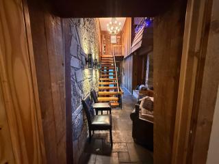 Book the Lodge-Pool-hot tub 4 king 14 bed dine 24 - 2