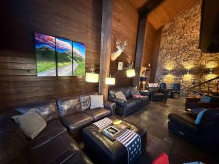 Book the Lodge-Pool-hot tub 4 king 14 bed dine 24 - 3