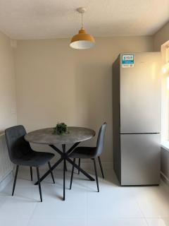 Modern 2 Bed House - FREE Parking - 6