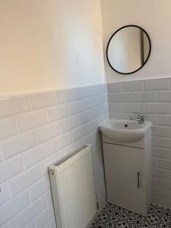 Modern 2 Bed House - FREE Parking - 2