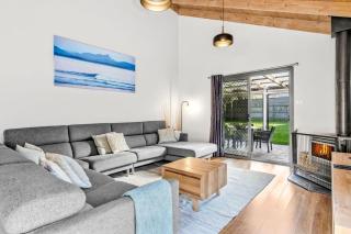 Scenic Beach Escape - BYO Linen - 8