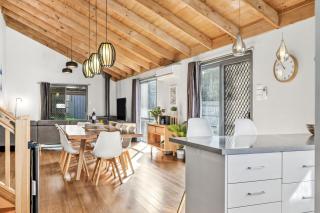 Scenic Beach Escape - BYO Linen - 6